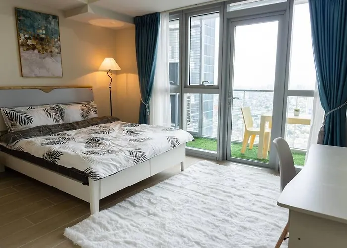 A2j Luxury 3br Uptown Balcony Bgc Near Mall * Manila