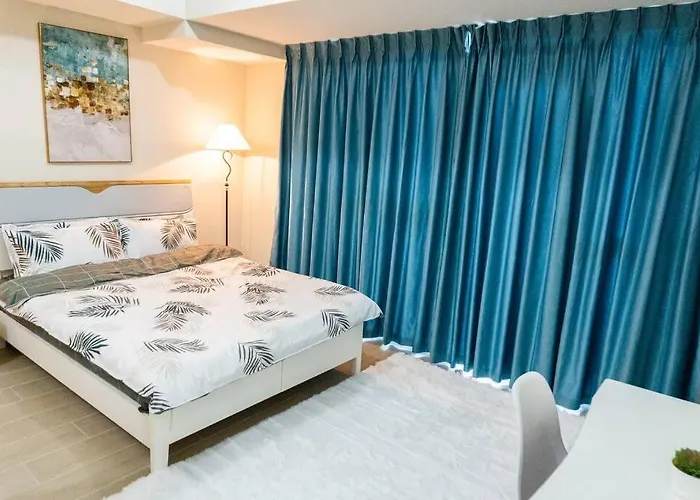 A2j Luxury 3br Uptown Balcony Bgc Near Mall Apartment *
