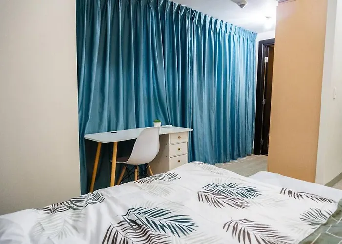 A2j Luxury 3br Uptown Balcony Bgc Near Mall * Manila
