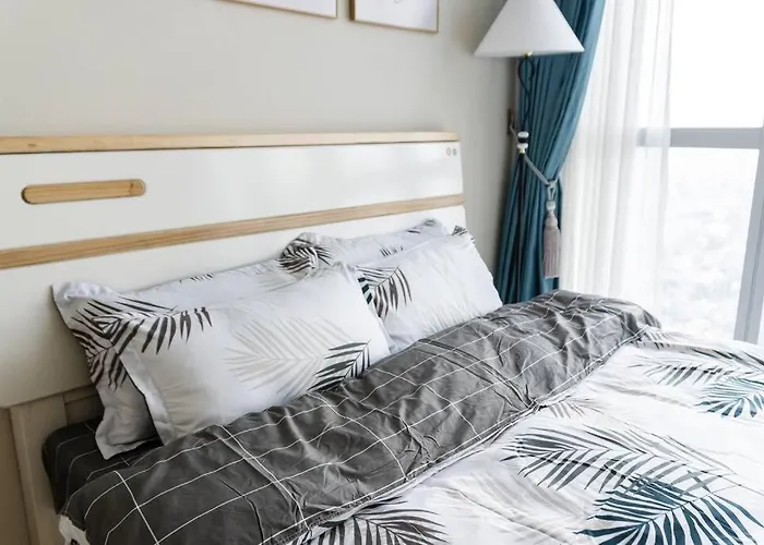 A2j Luxury 3br Uptown Balcony Bgc Near Mall Apartment *
