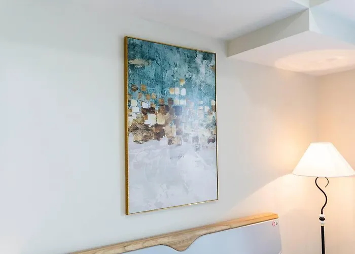 A2j Luxury 3br Uptown Balcony Bgc Near Mall *