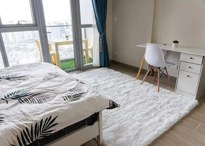 A2j Luxury 3br Uptown Balcony Bgc Near Mall Manila