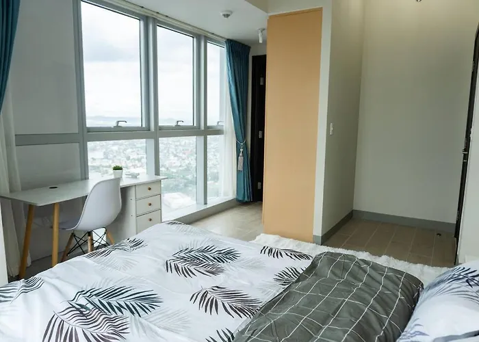 A2j Luxury 3br Uptown Balcony Bgc Near Mall *