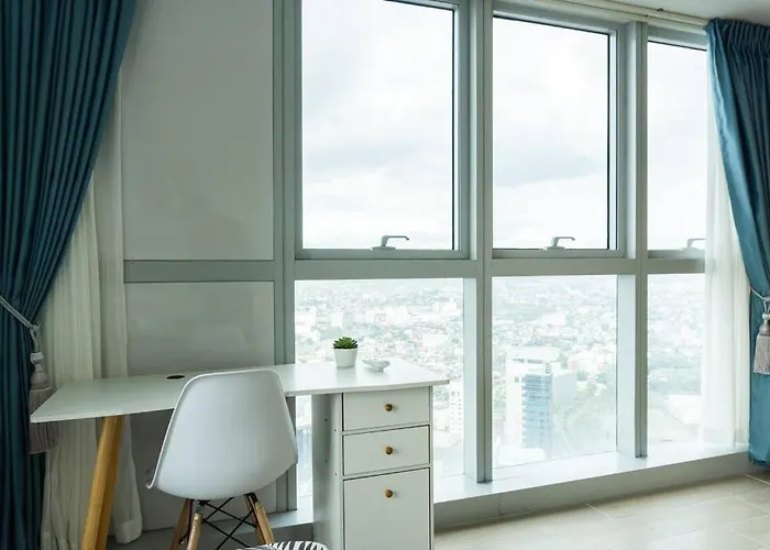 A2j Luxury 3br Uptown Balcony Bgc Near Mall * Manila
