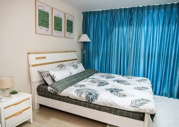 A2j Luxury 3br Uptown Balcony Bgc Near Mall * Manila
