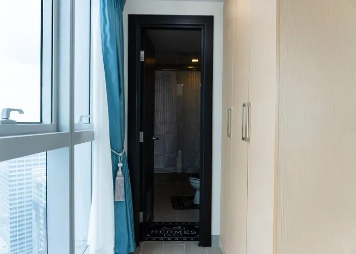 A2j Luxury 3br Uptown Balcony Bgc Near Mall Apartment