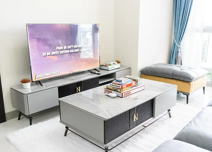 A2j Luxury 3br Uptown Balcony Bgc Near Mall Apartment *
