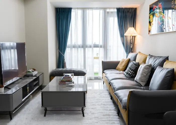 A2j Luxury 3br Uptown Balcony Bgc Near Mall Apartment *