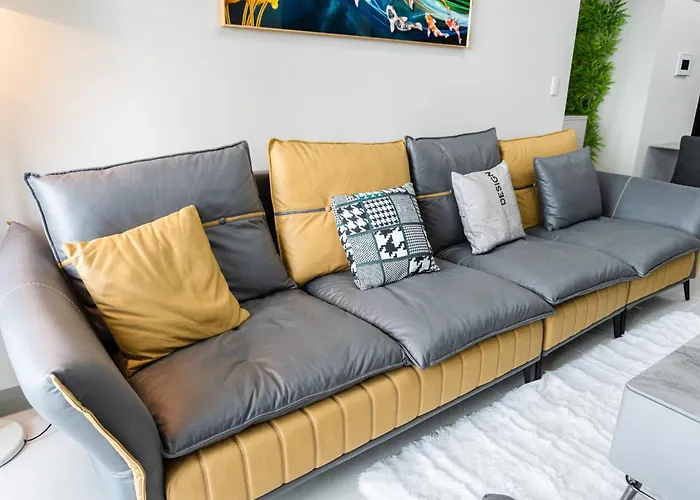 A2j Luxury 3br Uptown Balcony Bgc Near Mall Apartment Manila